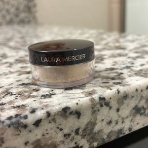 Loose setting powder- translucent